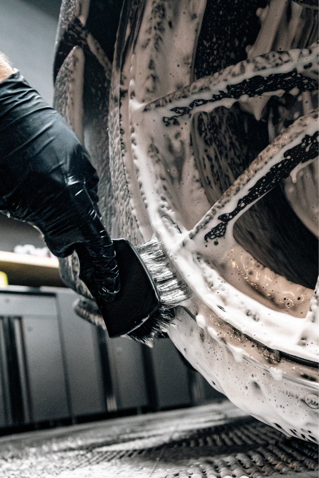 BLACKLINE STIFF BRISTLE TIRE BRUSH — additional product view