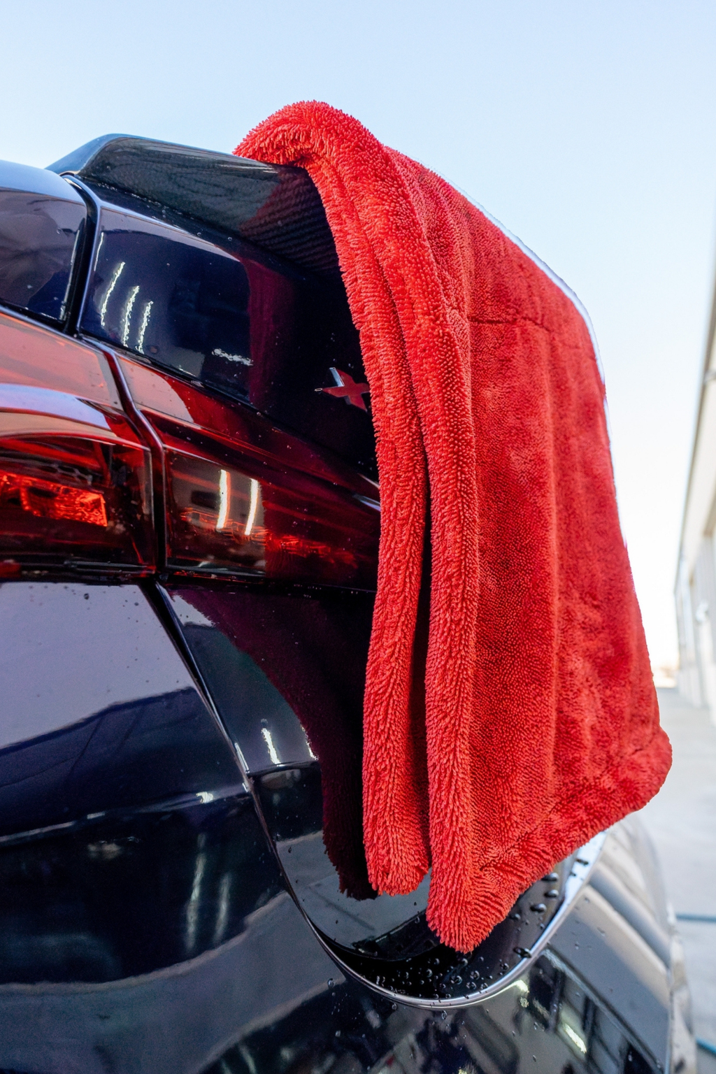 BLACKLINE TWISTED-LOOP DRYING TOWEL — additional product photo