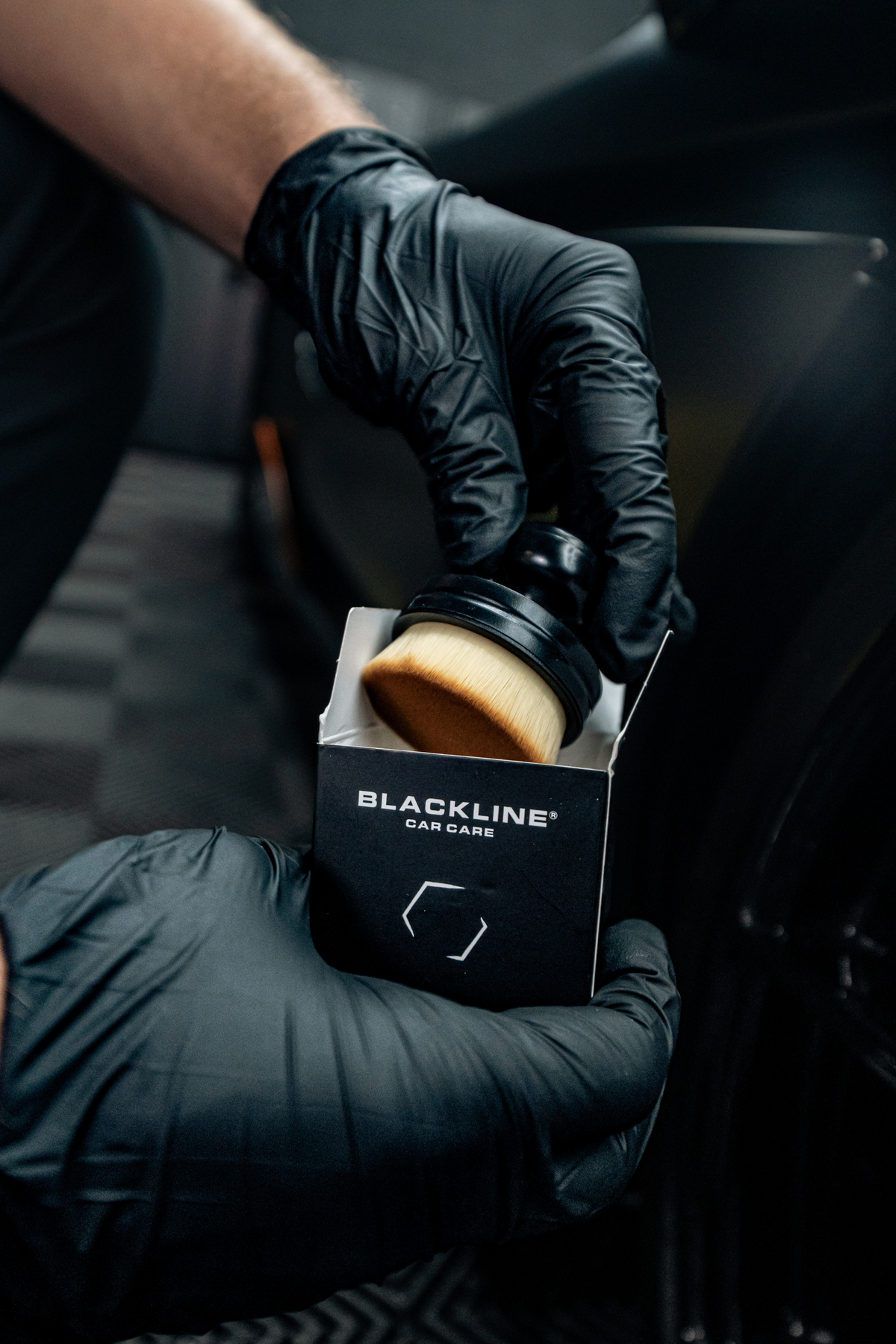 BLACKLINE TIRE SHINE APPLICATOR BRUSH — additional product view