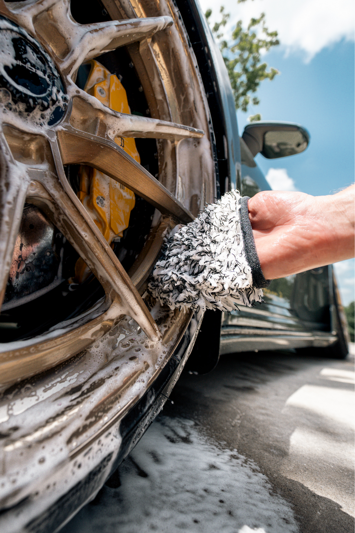 BLACKLINE MICROFIBER WHEEL MITT — additional product view