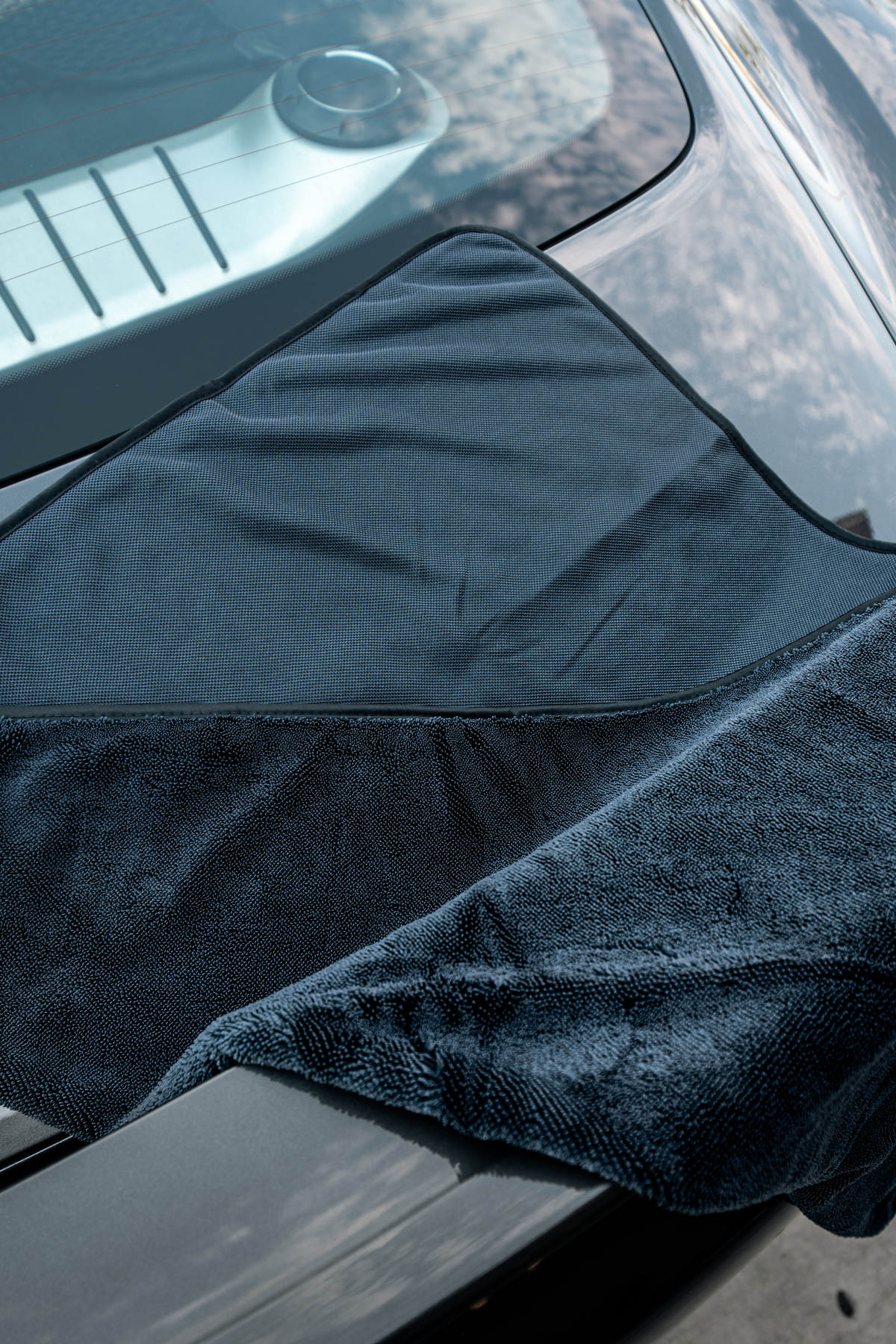 BLACKLINE SLIM TWISTED-LOOP DRYING TOWEL — additional product view