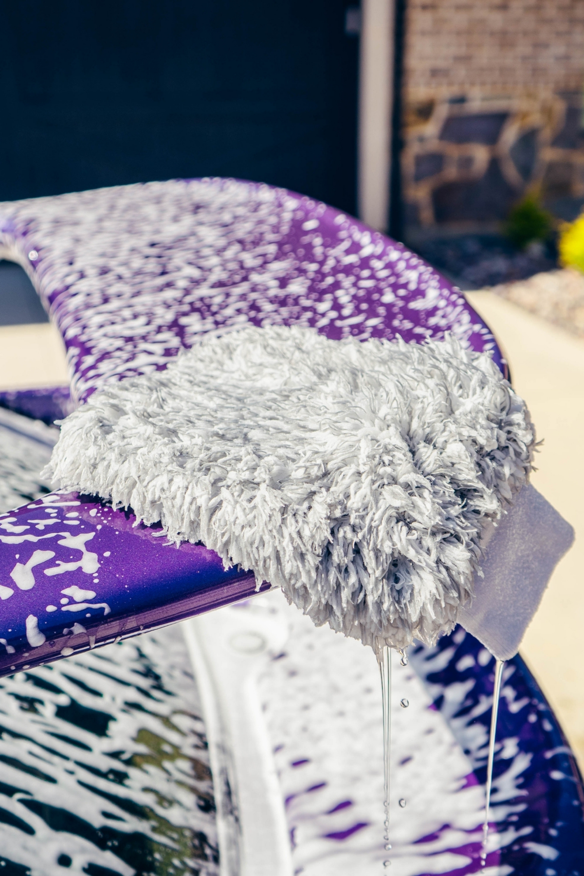 BLACKLINE MICROFIBER WASH MITT — close-up product detail