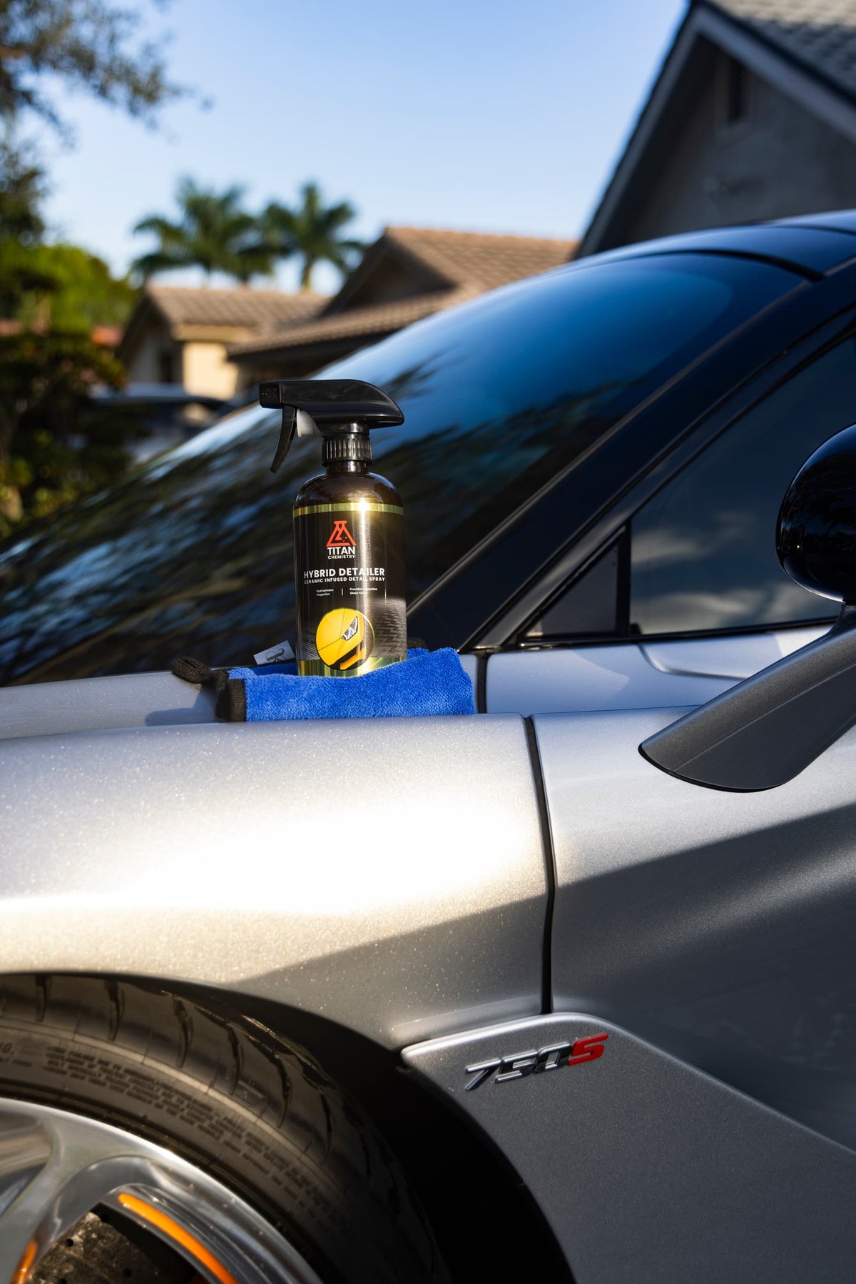 Hybrid Detailer - Ceramic Infused Detail Spray — close-up product detail
